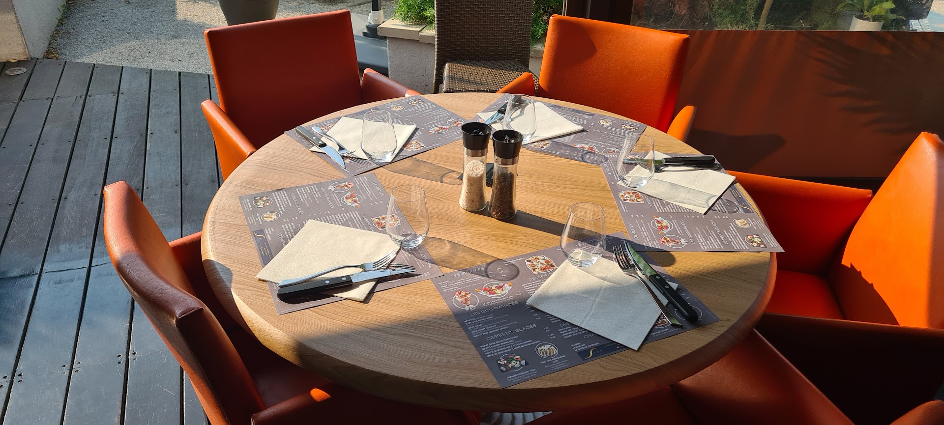 Réalisation 07 — Covering mobilier